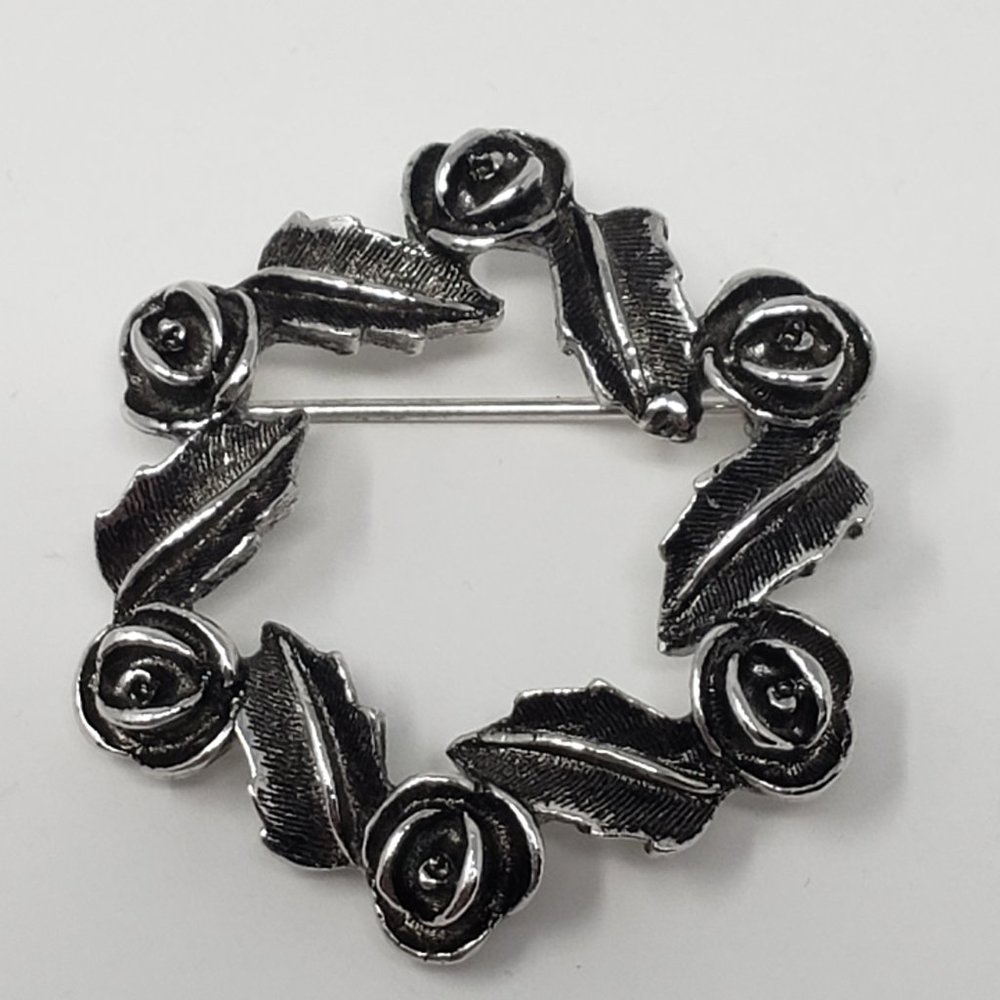 Sarah Coventry Silver Tone Rose Wreath Brooch Pin
